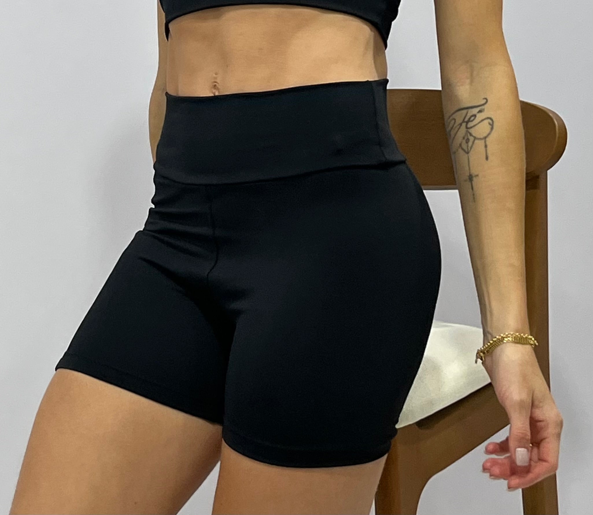 Shorts com bolso lateral