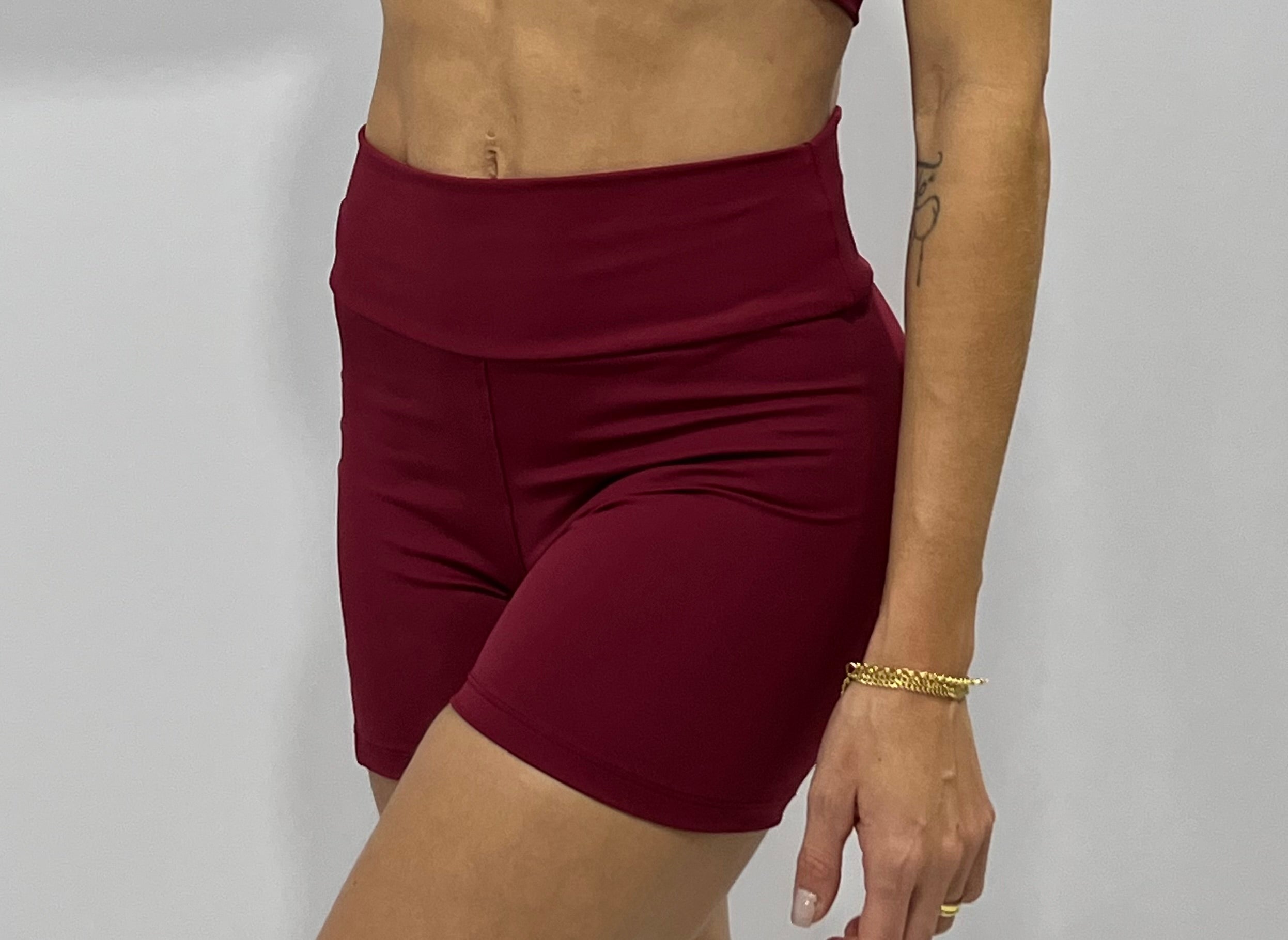 Shorts com bolso lateral